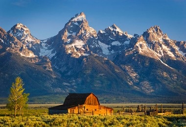 6da736d70412ecf a large mountain in the background with Teton Range in the background
